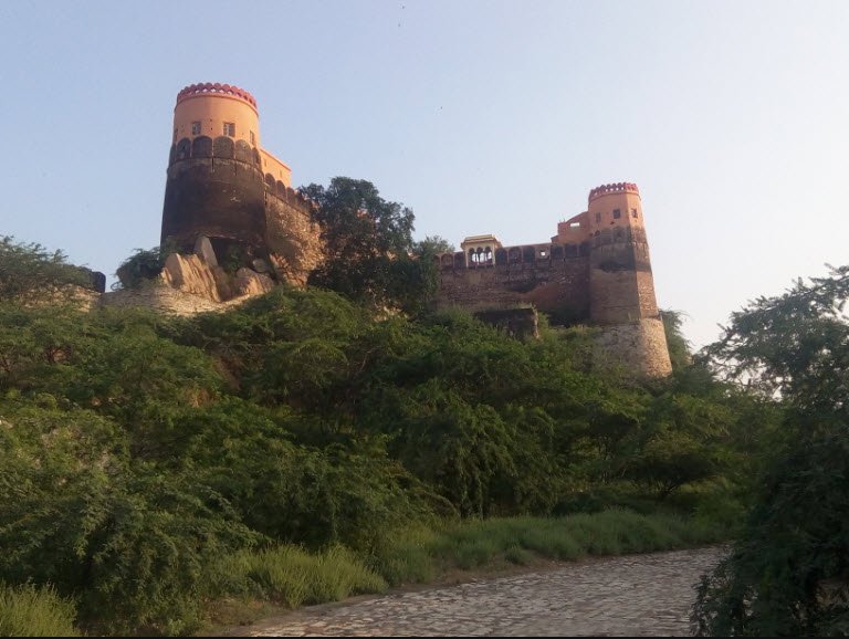 Madhogarh Fort, Mahendragarh, Haryana - Vushii.com